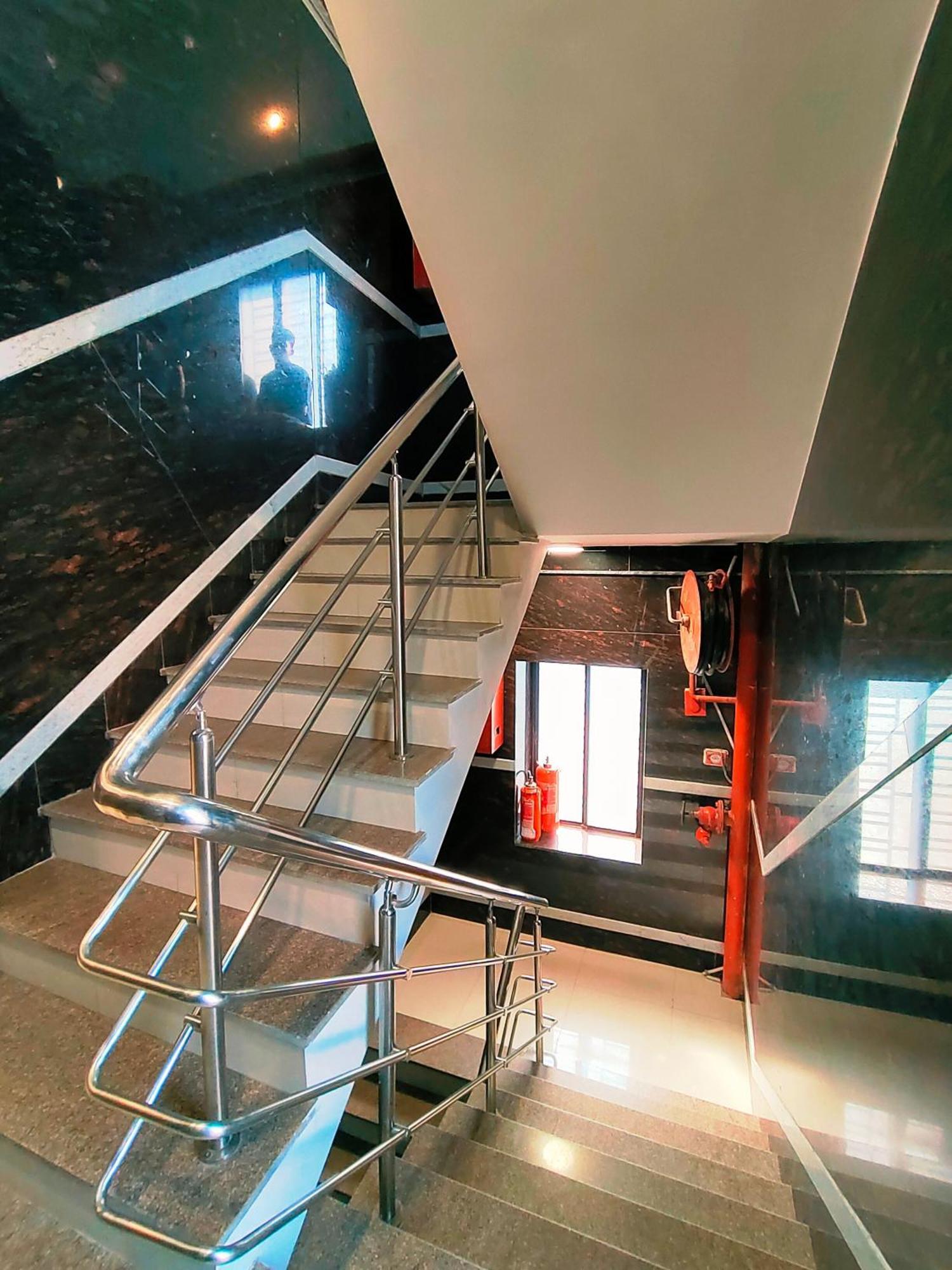 Hotel Steam Калькутта Экстерьер фото