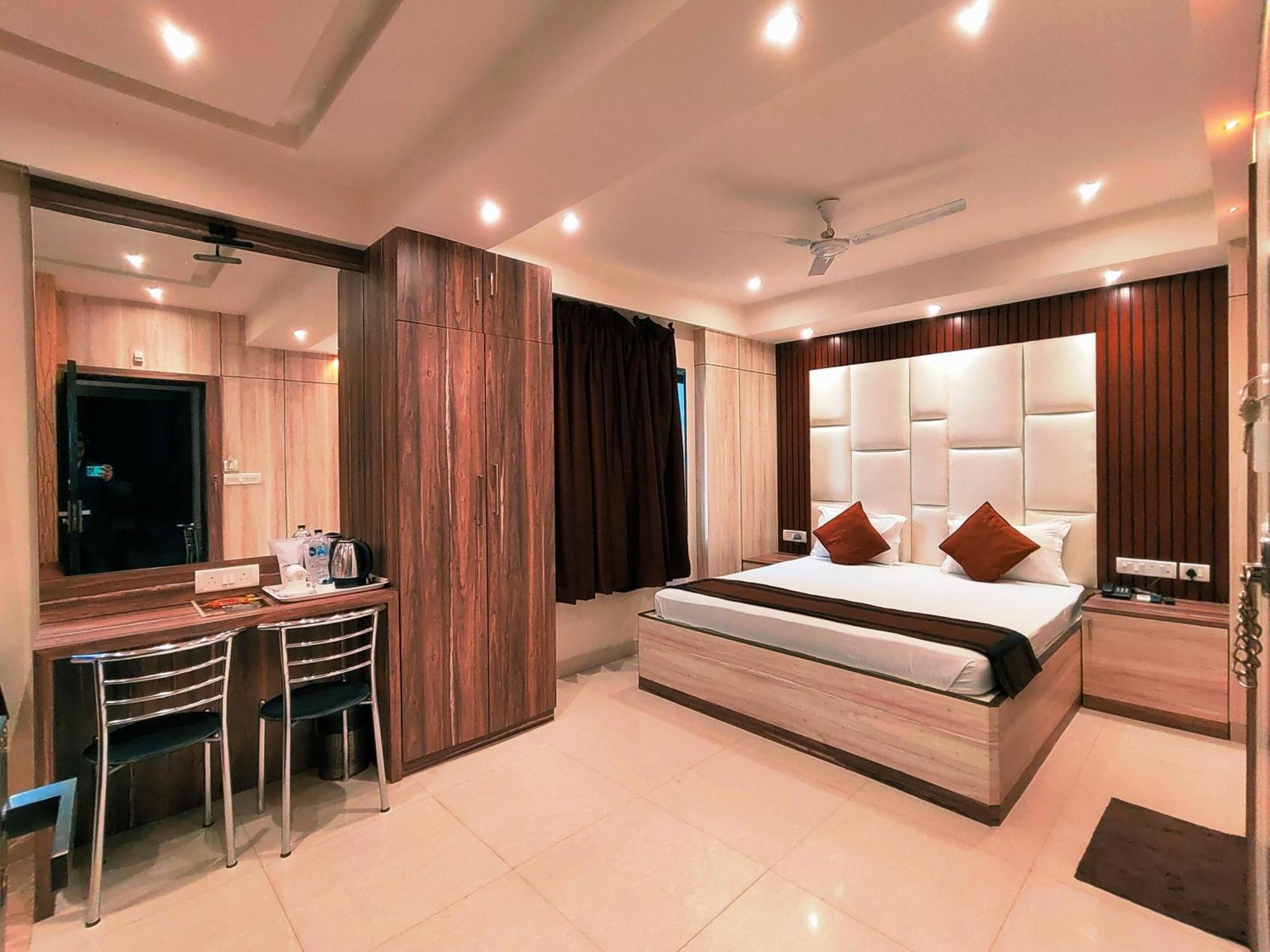 Hotel Steam Калькутта Экстерьер фото